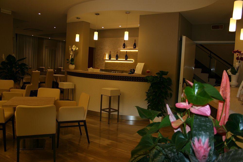 Hotel Lalla Beauty & Relax Cesenatico Exteriör bild