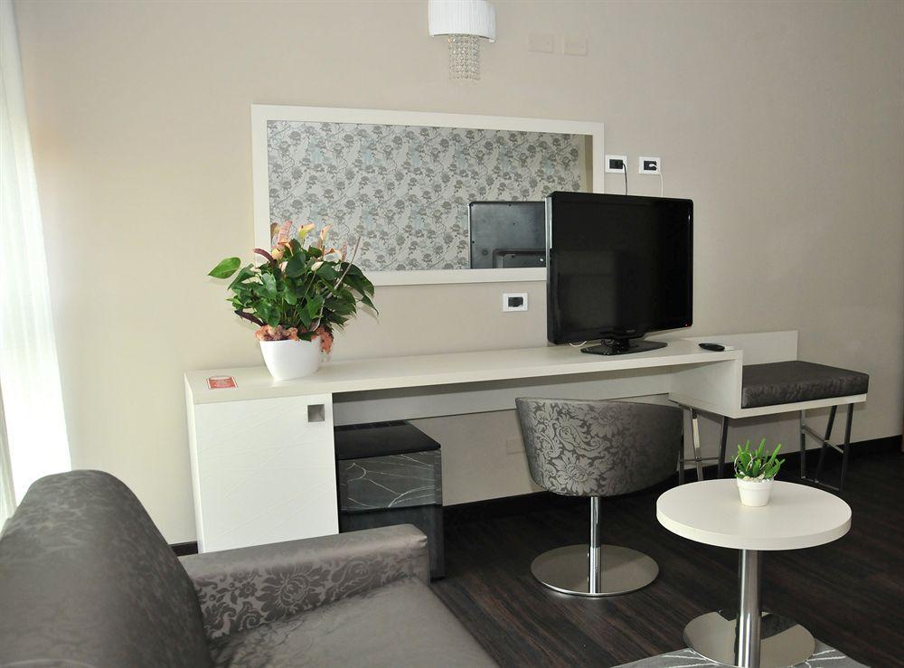 Hotel Lalla Beauty & Relax Cesenatico Exteriör bild